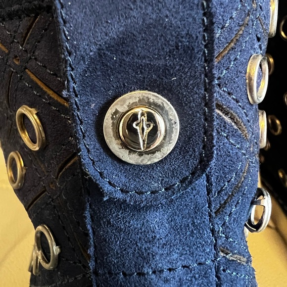 Original Cesare Paciotti Sneakers for Sale
	•	Size: 8 (US Sizing) - Picture 5 of 13